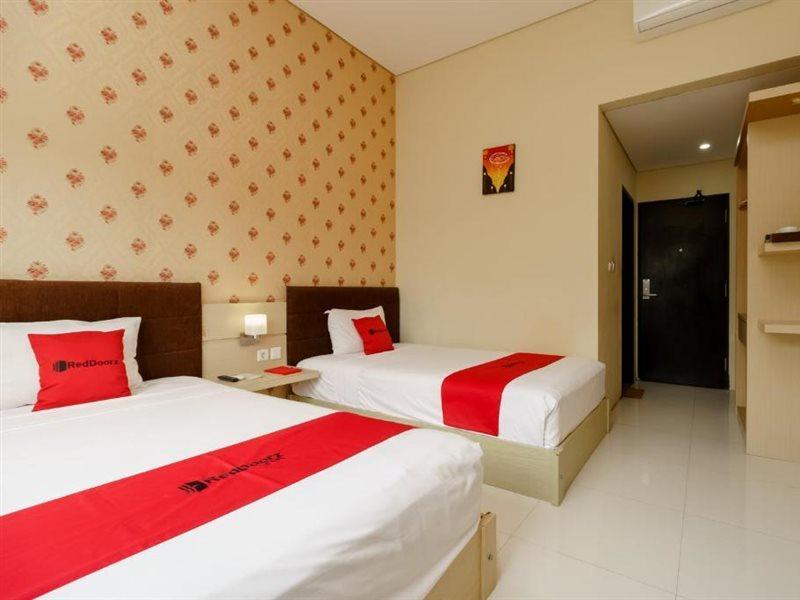 Reddoorz Plus Near Sangkareang Park Mataram Zewnętrze zdjęcie